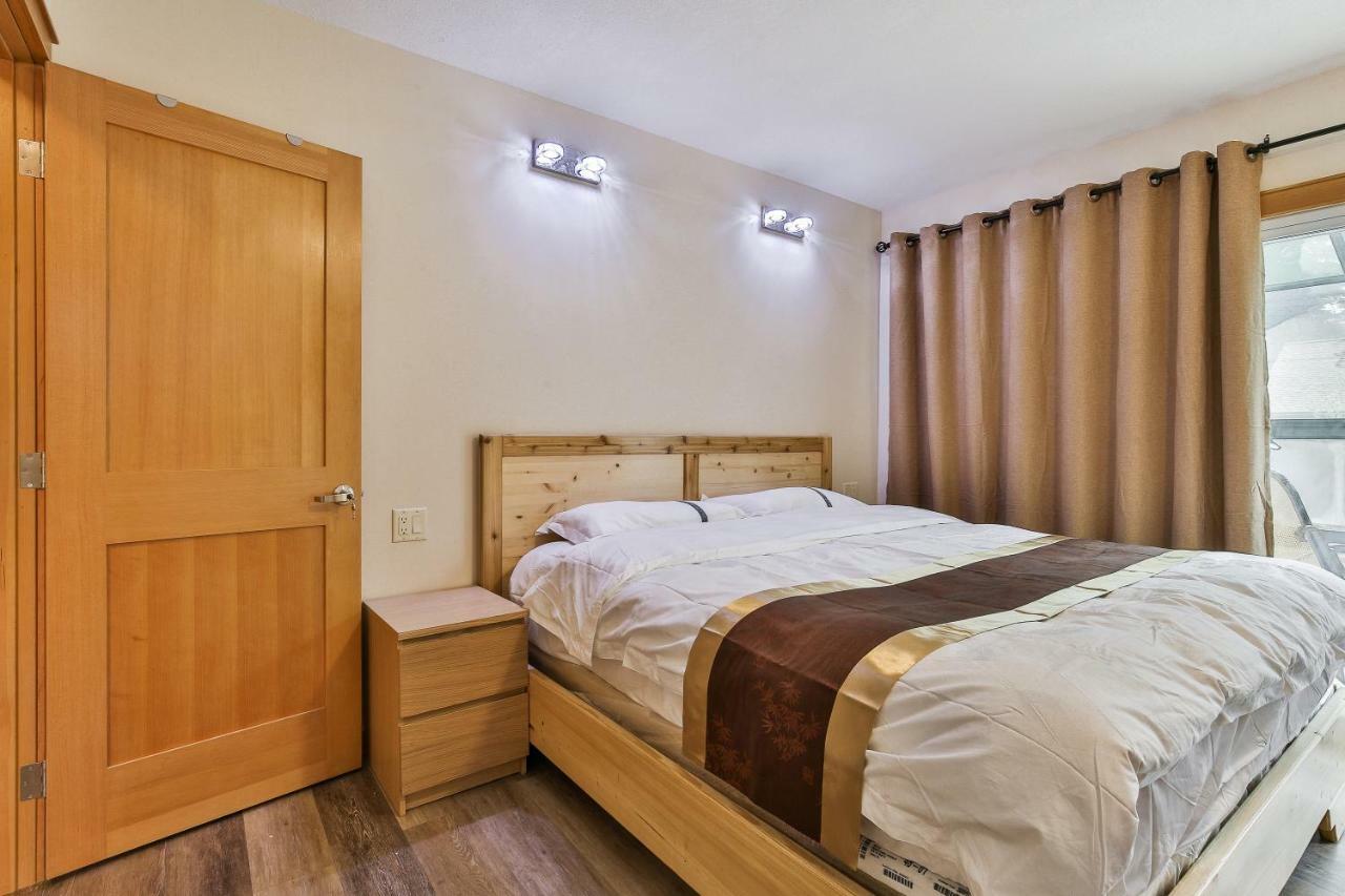 Riverfront Estate Bed & Breakfast *