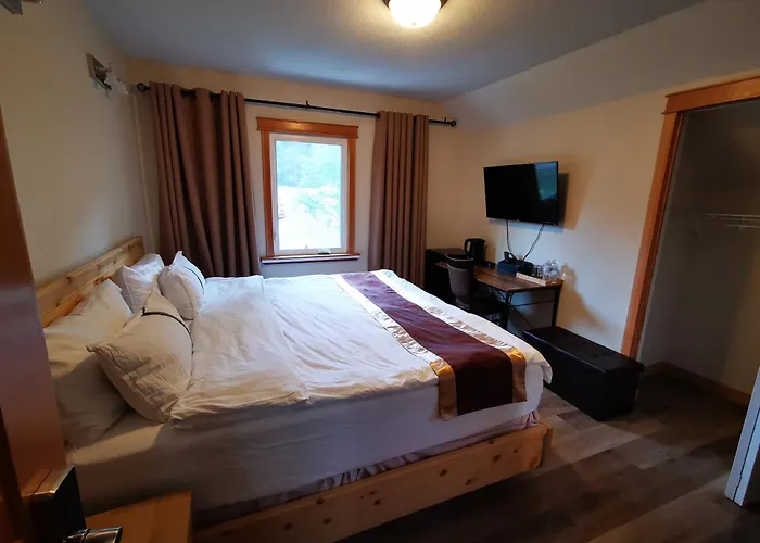 Riverfront Estate Bed&Breakfast Banff